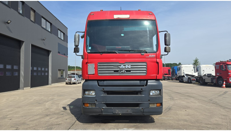 MAN TGA 18.390 (BOITE MANUELLE / MANUAL GEARBOX / PTO / POMPE HYDRAULIQUE) - Nyergesvontató: 2 kép. MAN TGA 18.390 (BOITE MANUELLE / MANUAL GEARBOX / PTO / POMPE HYDRAULIQUE) - Nyergesvontató: 2 kép.