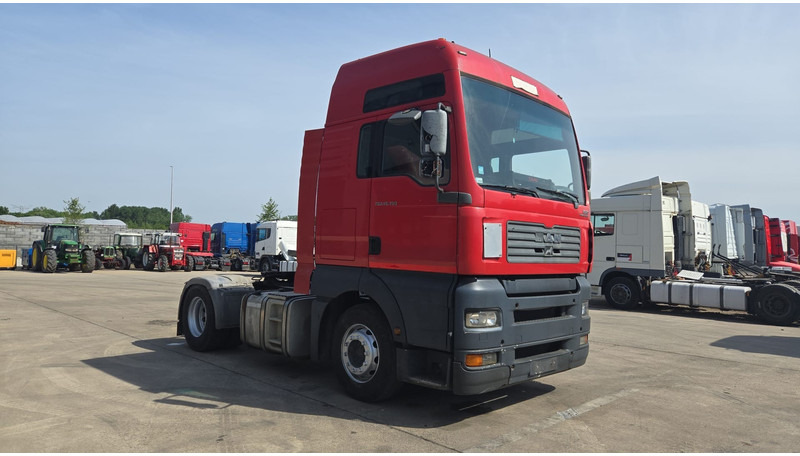 MAN TGA 18.390 (BOITE MANUELLE / MANUAL GEARBOX / PTO / POMPE HYDRAULIQUE) - Nyergesvontató: 3 kép. MAN TGA 18.390 (BOITE MANUELLE / MANUAL GEARBOX / PTO / POMPE HYDRAULIQUE) - Nyergesvontató: 3 kép.