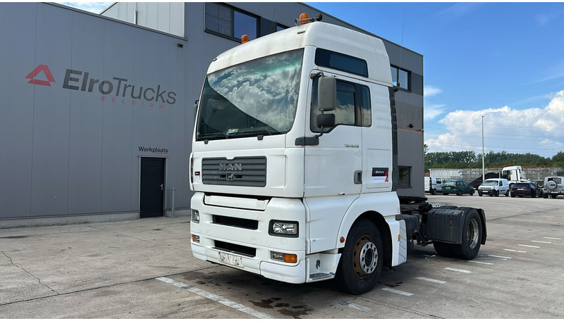 MAN TGA 18.410 (MANUAL PUMP / POMPE MANUELLE / MANUAL GEARBOX / BOITE MANUELLE) - Nyergesvontató: 1 kép. MAN TGA 18.410 (MANUAL PUMP / POMPE MANUELLE / MANUAL GEARBOX / BOITE MANUELLE) - Nyergesvontató: 1 kép.