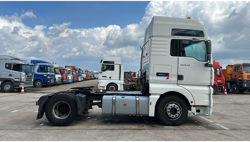 MAN TGA 18.410 (MANUAL PUMP / POMPE MANUELLE / MANUAL GEARBOX / BOITE MANUELLE) - Nyergesvontató: 3 kép. MAN TGA 18.410 (MANUAL PUMP / POMPE MANUELLE / MANUAL GEARBOX / BOITE MANUELLE) - Nyergesvontató: 3 kép.