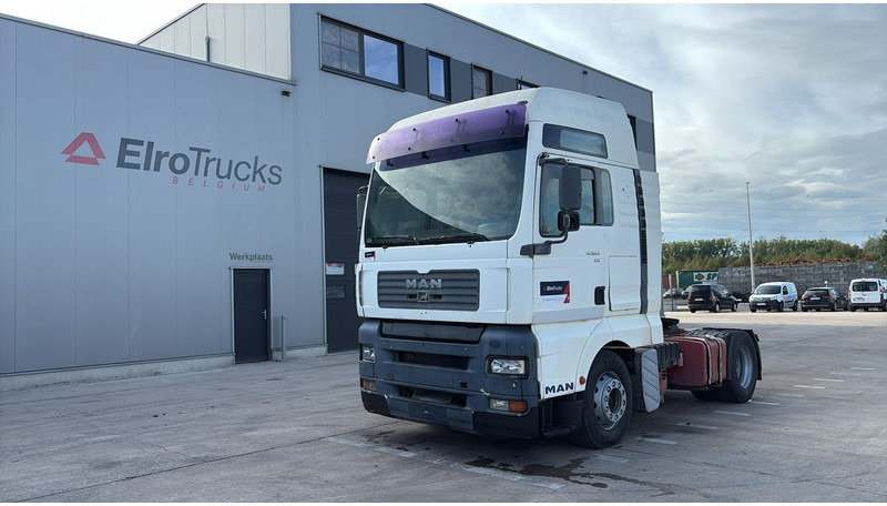 MAN TGA 18.480 (POMPE MANUELLE / MANUAL PUMP / MANUAL GEARBOX / BOITE MANUELLE) - Nyergesvontató: 1 kép. MAN TGA 18.480 (POMPE MANUELLE / MANUAL PUMP / MANUAL GEARBOX / BOITE MANUELLE) - Nyergesvontató: 1 kép.