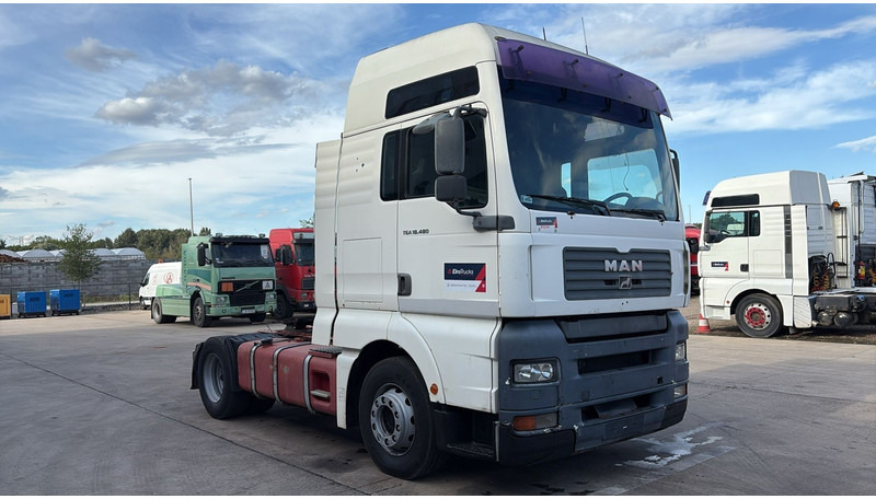 MAN TGA 18.480 (POMPE MANUELLE / MANUAL PUMP / MANUAL GEARBOX / BOITE MANUELLE) - Nyergesvontató: 2 kép. MAN TGA 18.480 (POMPE MANUELLE / MANUAL PUMP / MANUAL GEARBOX / BOITE MANUELLE) - Nyergesvontató: 2 kép.