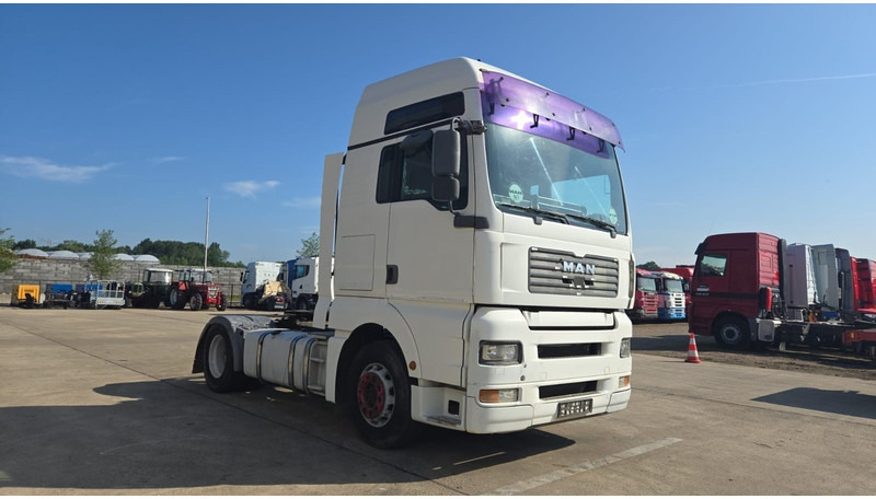 MAN TGX 18.440 (MANUAL GEARBOX / RETARDER / BOITE MANUELLE / AIRCO / GOOD CONDITION) - Nyergesvontató: 2 kép. MAN TGX 18.440 (MANUAL GEARBOX / RETARDER / BOITE MANUELLE / AIRCO / GOOD CONDITION) - Nyergesvontató: 2 kép.