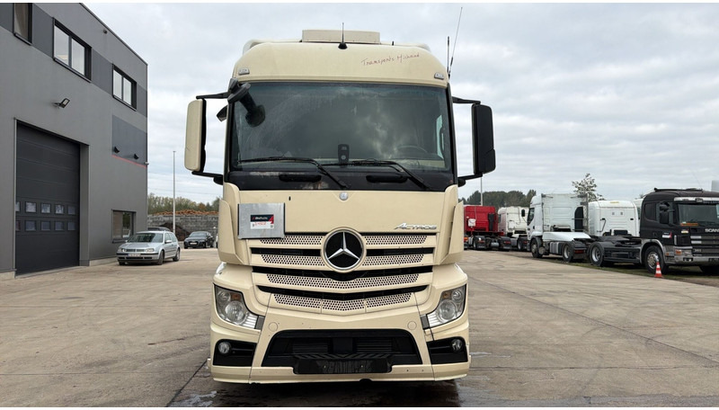 Mercedes-Benz Actros 1845 (PERFECT CONDITION / EURO 5) - Nyergesvontató: 3 kép. Mercedes-Benz Actros 1845 (PERFECT CONDITION / EURO 5) - Nyergesvontató: 3 kép.