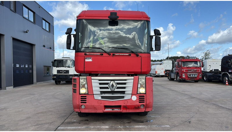 Renault MAGNUM 460 (BOITE MANUELLE / MANUAL GEARBOX) - Nyergesvontató: 2 kép. Renault MAGNUM 460 (BOITE MANUELLE / MANUAL GEARBOX) - Nyergesvontató: 2 kép.