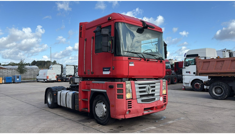Renault MAGNUM 460 (BOITE MANUELLE / MANUAL GEARBOX) - Nyergesvontató: 3 kép. Renault MAGNUM 460 (BOITE MANUELLE / MANUAL GEARBOX) - Nyergesvontató: 3 kép.