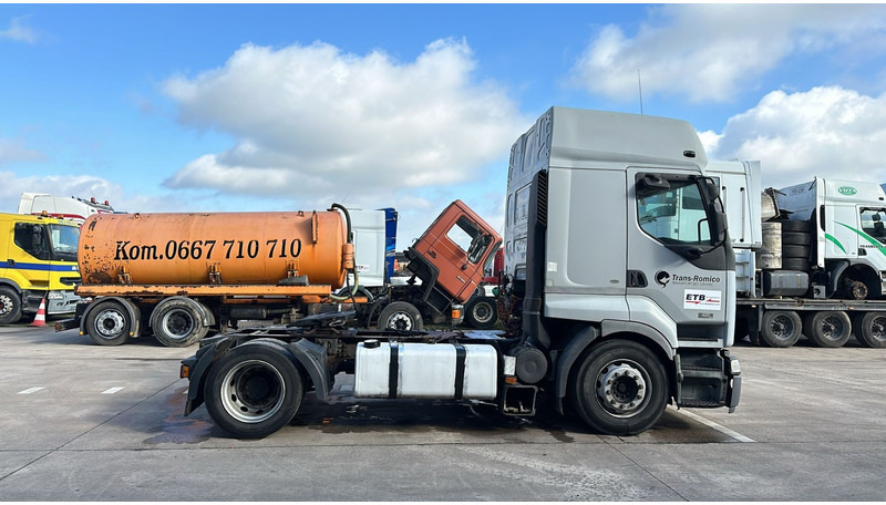 Renault Premium 420 (MANUAL GEARBOX / BOITE MANUELLE) - Nyergesvontató: 4 kép. Renault Premium 420 (MANUAL GEARBOX / BOITE MANUELLE) - Nyergesvontató: 4 kép.