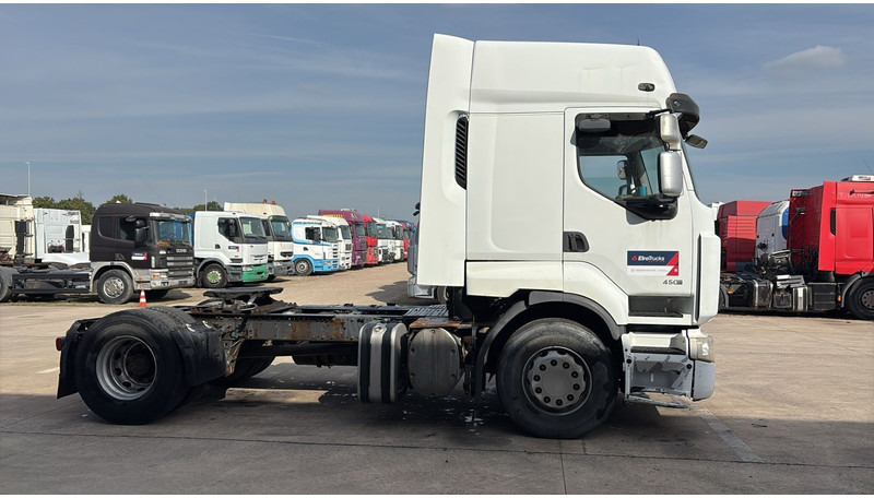 Renault Premium 440 DXI (BOITE MANUELLE / MANUAL GEARBOX) - Nyergesvontató: 4 kép. Renault Premium 440 DXI (BOITE MANUELLE / MANUAL GEARBOX) - Nyergesvontató: 4 kép.