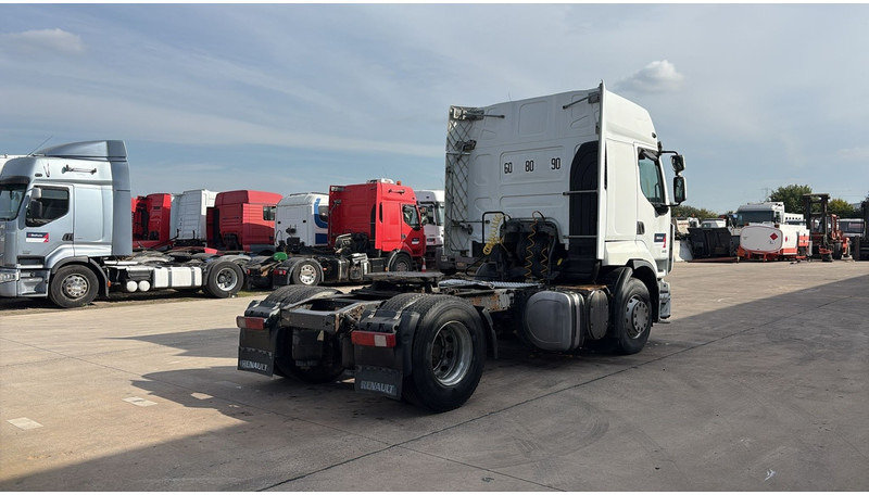 Renault Premium 440 DXI (BOITE MANUELLE / MANUAL GEARBOX) - Nyergesvontató: 5 kép. Renault Premium 440 DXI (BOITE MANUELLE / MANUAL GEARBOX) - Nyergesvontató: 5 kép.