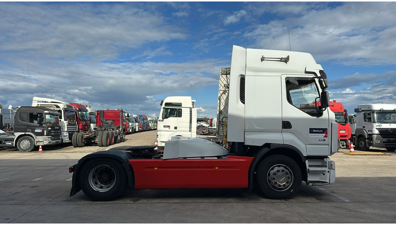 Renault Premium 440 DXI - Nyergesvontató: 4 kép. Renault Premium 440 DXI - Nyergesvontató: 4 kép.