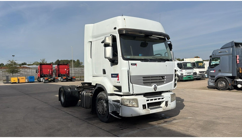 Renault Premium 450 (BOITE MANUELLE / MANUAL GEARBOX) - Nyergesvontató: 3 kép. Renault Premium 450 (BOITE MANUELLE / MANUAL GEARBOX) - Nyergesvontató: 3 kép.