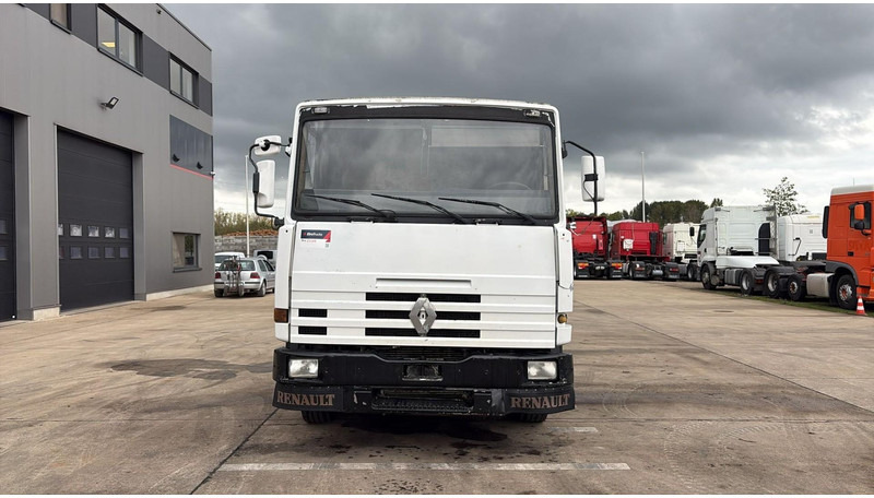 Renault R 385 Major (2 CULASSE / LAMES / GRAND PONT / STEEL SUSP. / MANUAL PUMP / POMPE MANUELLE) - Nyergesvontató: 4 kép. Renault R 385 Major (2 CULASSE / LAMES / GRAND PONT / STEEL SUSP. / MANUAL PUMP / POMPE MANUELLE) - Nyergesvontató: 4 kép.