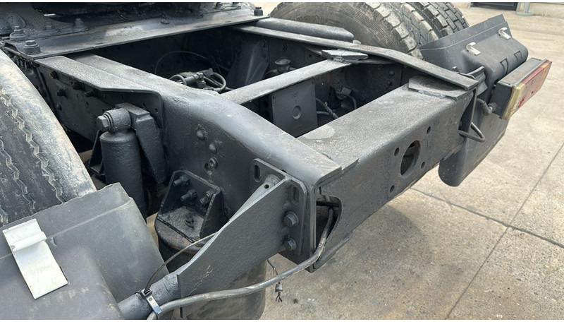 Nyergesvontató Scania 124 - 400 (POMPE MANUELLE / MANUAL PUMP / 6X2 / BOITE MANUELLE / MANUAL GEARBOX): 14 kép.