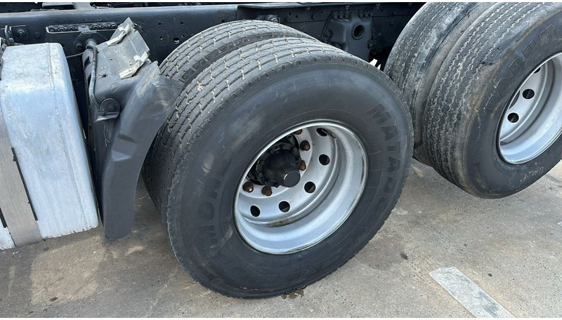 Nyergesvontató Scania 124 - 400 (POMPE MANUELLE / MANUAL PUMP / 6X2 / BOITE MANUELLE / MANUAL GEARBOX): 10 kép.