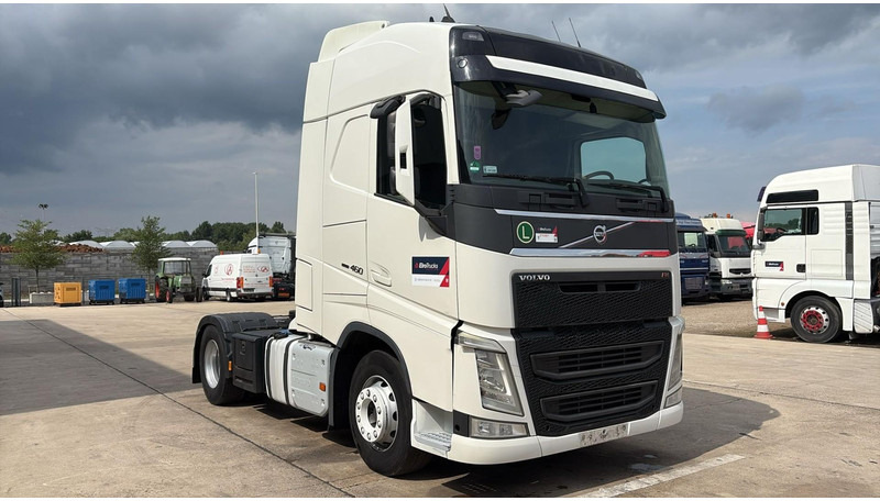 Volvo FH 460 (CHASSIS 2015 / PERFECT CONDITION / CLEAN CHASSIS) - Nyergesvontató: 2 kép. Volvo FH 460 (CHASSIS 2015 / PERFECT CONDITION / CLEAN CHASSIS) - Nyergesvontató: 2 kép.
