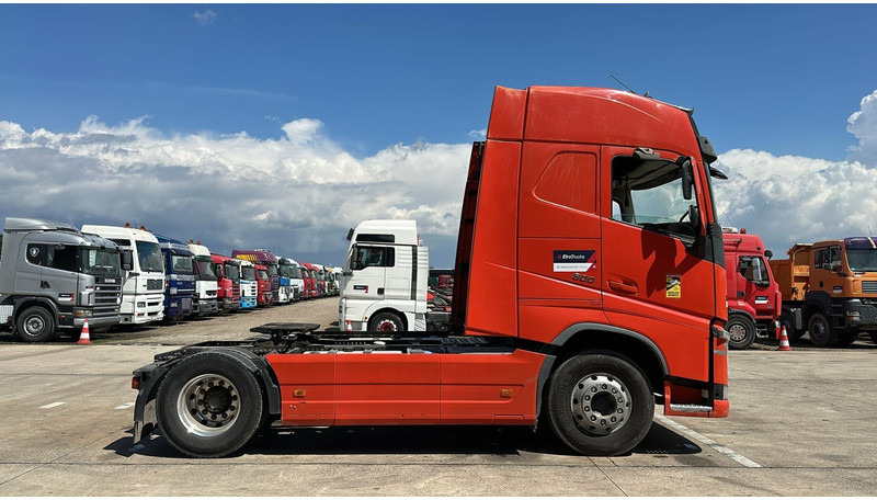 Volvo FH 500 (RETARDER / GOOD CONDITION / CLEAN CHASSIS) - Nyergesvontató: 3 kép. Volvo FH 500 (RETARDER / GOOD CONDITION / CLEAN CHASSIS) - Nyergesvontató: 3 kép.
