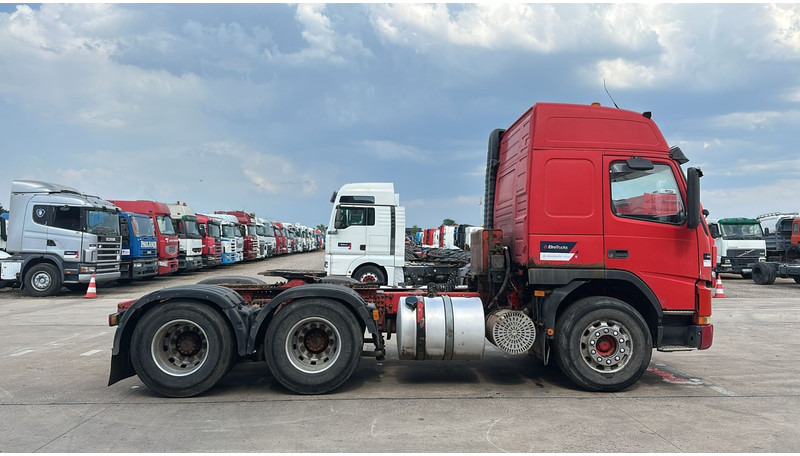 Volvo FM 12 - 340 (6X4 / TRACTEUR ORIGINAL / BOITE MANUELLE / MANUAL GEARBOX / PROPRE) - Nyergesvontató: 4 kép. Volvo FM 12 - 340 (6X4 / TRACTEUR ORIGINAL / BOITE MANUELLE / MANUAL GEARBOX / PROPRE) - Nyergesvontató: 4 kép.