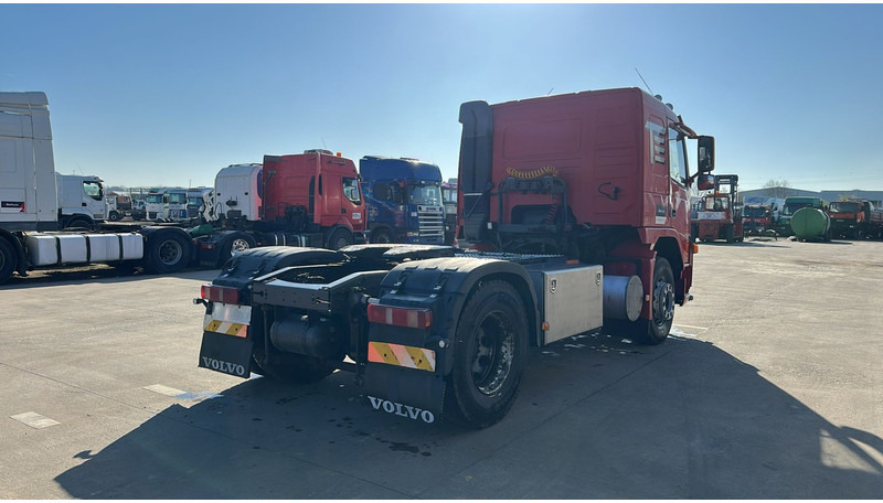 Volvo FM 340 (BELGIAN TRUCK / PERFECT CONDITION / GOOD TYRES / 460.000 KM) - Nyergesvontató: 2 kép. Volvo FM 340 (BELGIAN TRUCK / PERFECT CONDITION / GOOD TYRES / 460.000 KM) - Nyergesvontató: 2 kép.