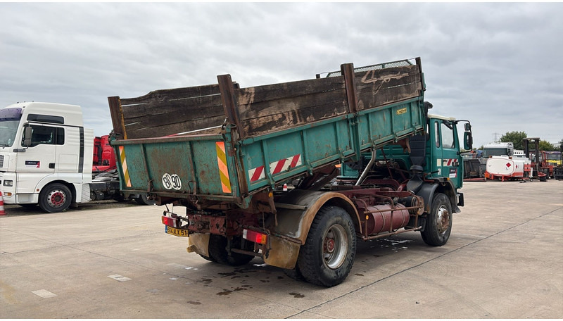 Renault G 300 Manager (LAMES / STEEL SUSP. / GRAND PONT / POMPE MANUELLE) - Billenőplatós teherautó: 5 kép. Renault G 300 Manager (LAMES / STEEL SUSP. / GRAND PONT / POMPE MANUELLE) - Billenőplatós teherautó: 5 kép.