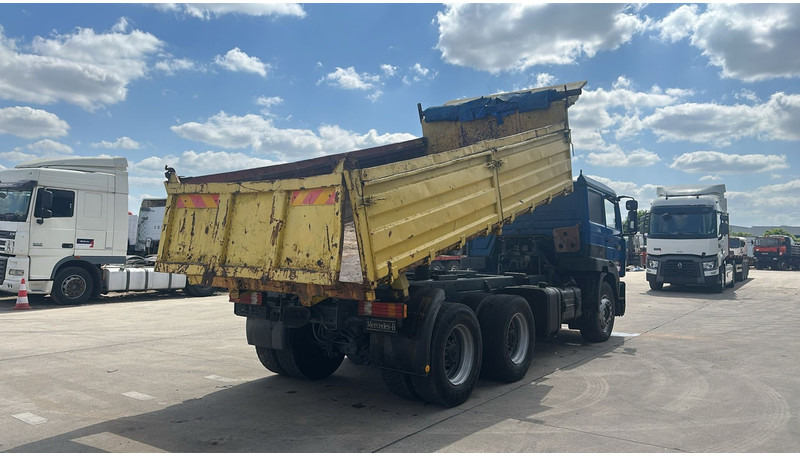 Renault G 330 Manager (GRAND PONT / LAMES / POMPE MANUELLE / MANUAL PUMP) - Billenőplatós teherautó: 5 kép. Renault G 330 Manager (GRAND PONT / LAMES / POMPE MANUELLE / MANUAL PUMP) - Billenőplatós teherautó: 5 kép.