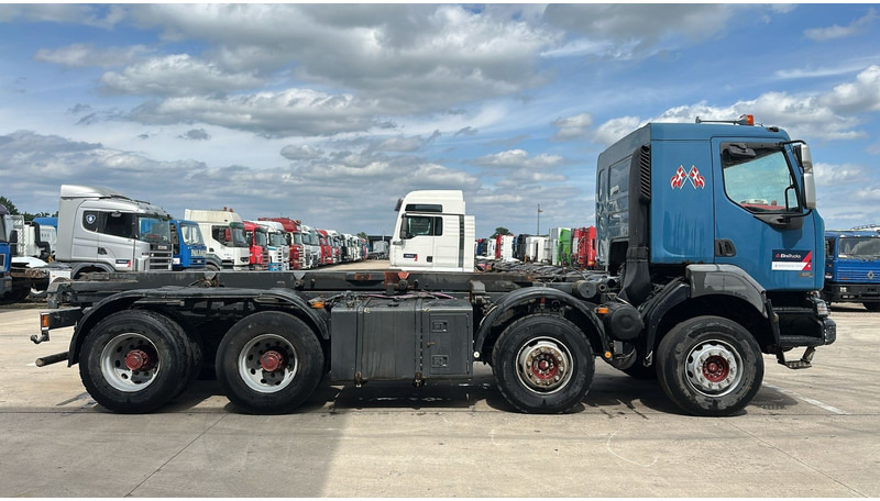 Renault KERAX 420 (8X4 / GRAND PONT / LAMES / BOITE MANUELLE / BONNE ETAT) - Alvaz teherautó: 4 kép. Renault KERAX 420 (8X4 / GRAND PONT / LAMES / BOITE MANUELLE / BONNE ETAT) - Alvaz teherautó: 4 kép.