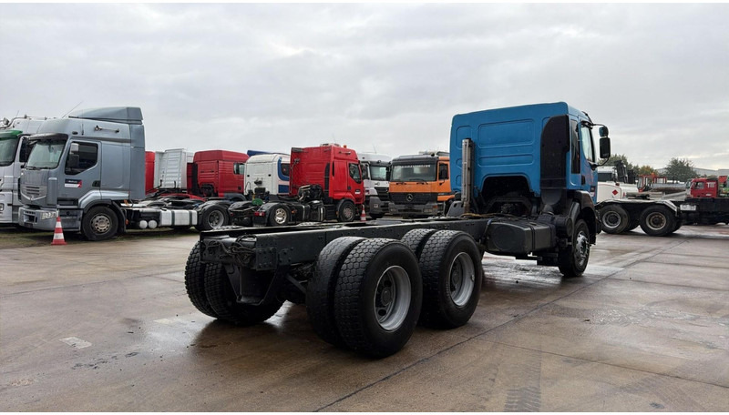 Renault KERAX 420 (LAMES / GRAND PONT / STEEL SUSP. / BIG AXLE / MANUAL GEARBOX / BOITE MANUELLE) - Alvaz teherautó: 4 kép. Renault KERAX 420 (LAMES / GRAND PONT / STEEL SUSP. / BIG AXLE / MANUAL GEARBOX / BOITE MANUELLE) - Alvaz teherautó: 4 kép.