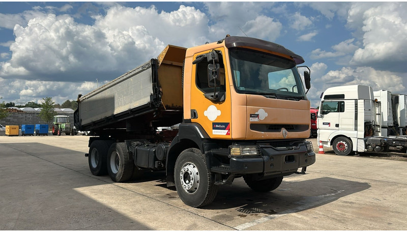 Renault Kerax 385 (POMPE MANUELLE / MANUAL PUMP / 6X4 / LAMES / GRAND PONT) - Billenőplatós teherautó: 3 kép. Renault Kerax 385 (POMPE MANUELLE / MANUAL PUMP / 6X4 / LAMES / GRAND PONT) - Billenőplatós teherautó: 3 kép.
