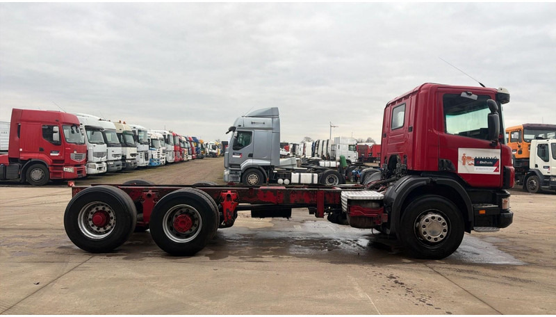 Scania 124 - 400 (MANUAL PUMP / 6X2 / BIG AXLE / GRAND PONT / POMPE MANUELLE) - Alvaz teherautó: 3 kép. Scania 124 - 400 (MANUAL PUMP / 6X2 / BIG AXLE / GRAND PONT / POMPE MANUELLE) - Alvaz teherautó: 3 kép.