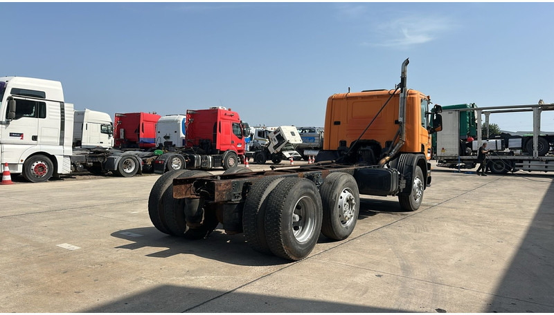 Scania 94 G (MANUAL PUMP / POMPE MANUELLE / BOITE MANUELLE / MANUAL GEARBOX) - Alvaz teherautó: 4 kép. Scania 94 G (MANUAL PUMP / POMPE MANUELLE / BOITE MANUELLE / MANUAL GEARBOX) - Alvaz teherautó: 4 kép.