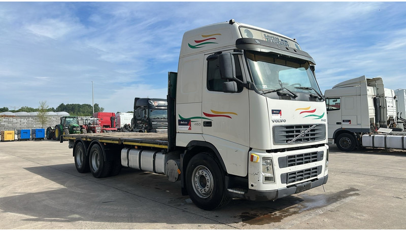 Volvo FH 12 - 460 (BOITE MANUELLE / MANUAL GEARBOX / 10 TYRES / 6X2 / AC / AIRCO) - Platós teherautó: 3 kép. Volvo FH 12 - 460 (BOITE MANUELLE / MANUAL GEARBOX / 10 TYRES / 6X2 / AC / AIRCO) - Platós teherautó: 3 kép.