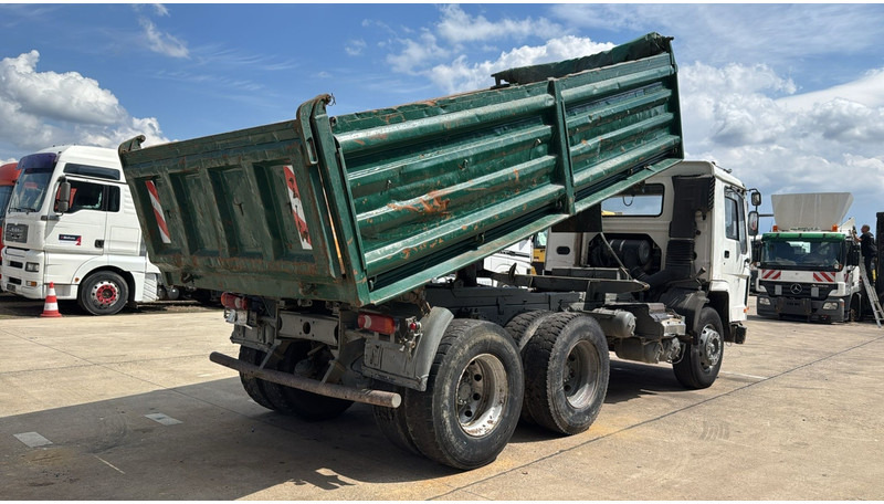 Volvo FL 10 - 280 (LAMES / POMPE MANUELLE / MANUAL PUMP / 6X4 / STEEL SUSP.) - Billenőplatós teherautó: 4 kép. Volvo FL 10 - 280 (LAMES / POMPE MANUELLE / MANUAL PUMP / 6X4 / STEEL SUSP.) - Billenőplatós teherautó: 4 kép.