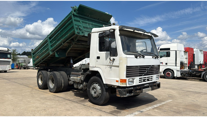 Volvo FL 10 - 280 (LAMES / POMPE MANUELLE / MANUAL PUMP / 6X4 / STEEL SUSP.) - Billenőplatós teherautó: 2 kép. Volvo FL 10 - 280 (LAMES / POMPE MANUELLE / MANUAL PUMP / 6X4 / STEEL SUSP.) - Billenőplatós teherautó: 2 kép.