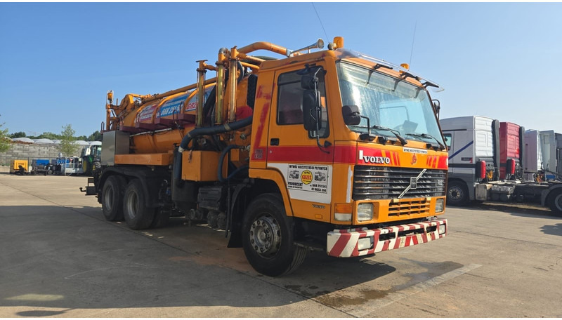 Volvo FL 10 - 320 (10500L + 1500L / 10 TYRES FULL STEEL / HIGH PRESSURE + VACUUM / POMPE MANUELLE / MANUAL PUMP) - Szippantós autó: 3 kép. Volvo FL 10 - 320 (10500L + 1500L / 10 TYRES FULL STEEL / HIGH PRESSURE + VACUUM / POMPE MANUELLE / MANUAL PUMP) - Szippantós autó: 3 kép.