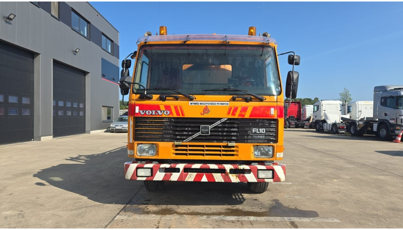 Volvo FL 10 - 320 (10500L + 1500L / 10 TYRES FULL STEEL / HIGH PRESSURE + VACUUM / POMPE MANUELLE / MANUAL PUMP) - Szippantós autó: 2 kép. Volvo FL 10 - 320 (10500L + 1500L / 10 TYRES FULL STEEL / HIGH PRESSURE + VACUUM / POMPE MANUELLE / MANUAL PUMP) - Szippantós autó: 2 kép.