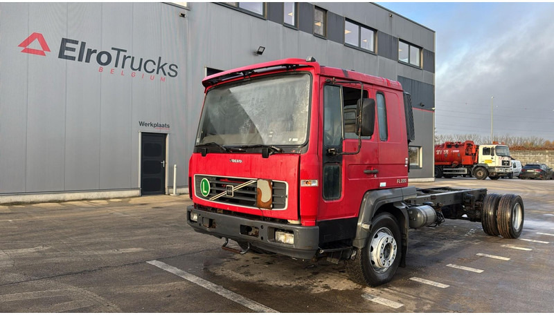 Volvo FL 220 (MANUAL GEARBOX / BOITE MANUELLE) - Alvaz teherautó: 1 kép. Volvo FL 220 (MANUAL GEARBOX / BOITE MANUELLE) - Alvaz teherautó: 1 kép.