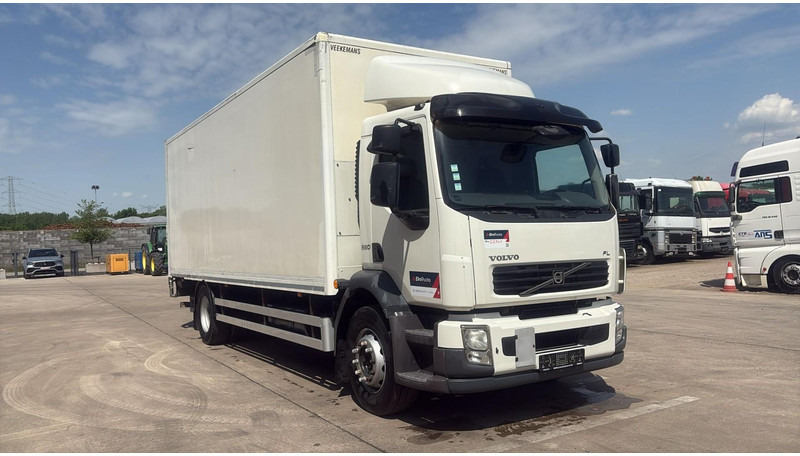 Volvo FL 260 (LIFT 2000 KG / PERFECT BELGIAN TRUCK / 18 TON / EURO 5) - Dobozos felépítményű teherautó: 3 kép. Volvo FL 260 (LIFT 2000 KG / PERFECT BELGIAN TRUCK / 18 TON / EURO 5) - Dobozos felépítményű teherautó: 3 kép.