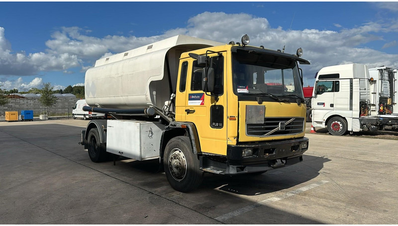 Volvo FL 6-18 (12400 LITERS / 3 COMPARTIMENTS / EURO 2 / STEEL SUSP. / LAMES) - Tartályos teherautó: 3 kép. Volvo FL 6-18 (12400 LITERS / 3 COMPARTIMENTS / EURO 2 / STEEL SUSP. / LAMES) - Tartályos teherautó: 3 kép.