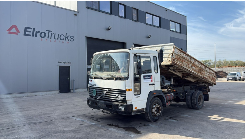 Volvo FL 6 - 8 (MANUAL PUMP / POMPE MANUELLE) - Billenőplatós teherautó: 1 kép. Volvo FL 6 - 8 (MANUAL PUMP / POMPE MANUELLE) - Billenőplatós teherautó: 1 kép.