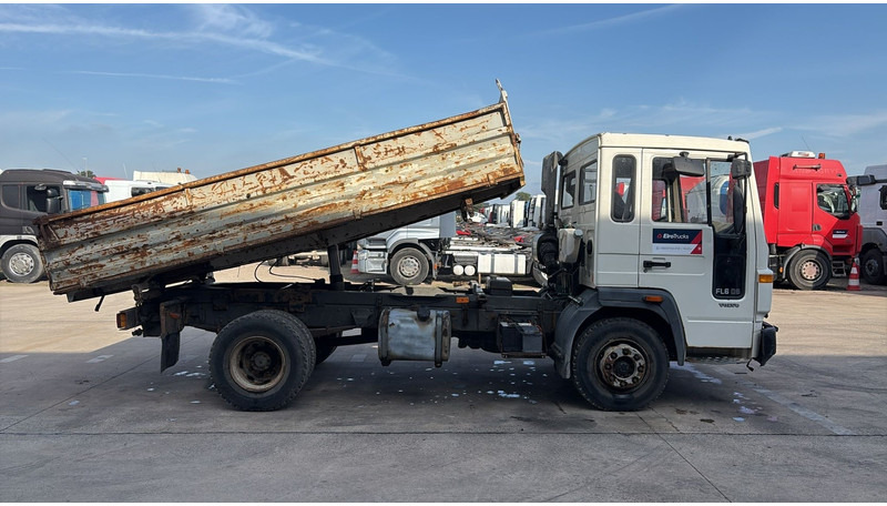 Volvo FL 6 - 8 (MANUAL PUMP / POMPE MANUELLE) - Billenőplatós teherautó: 3 kép. Volvo FL 6 - 8 (MANUAL PUMP / POMPE MANUELLE) - Billenőplatós teherautó: 3 kép.