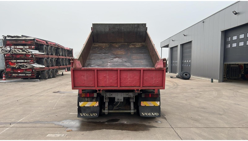 Volvo FM 10 - 320 (POMPE MANUELLE / MANUAL PUMP / MANUAL GEARBOX / BOITE MANUELLE) - Billenőplatós teherautó: 5 kép. Volvo FM 10 - 320 (POMPE MANUELLE / MANUAL PUMP / MANUAL GEARBOX / BOITE MANUELLE) - Billenőplatós teherautó: 5 kép.