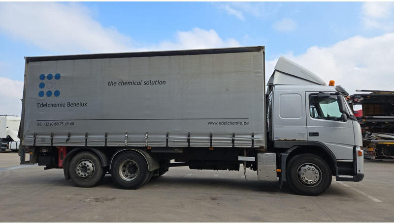 Volvo FM 400 (BELGIAN TRUCK / TECHNICAL TOP CONDITION !! / 6X2 / LIFT / EURO 5) - Ponyvás teherautó: 4 kép. Volvo FM 400 (BELGIAN TRUCK / TECHNICAL TOP CONDITION !! / 6X2 / LIFT / EURO 5) - Ponyvás teherautó: 4 kép.