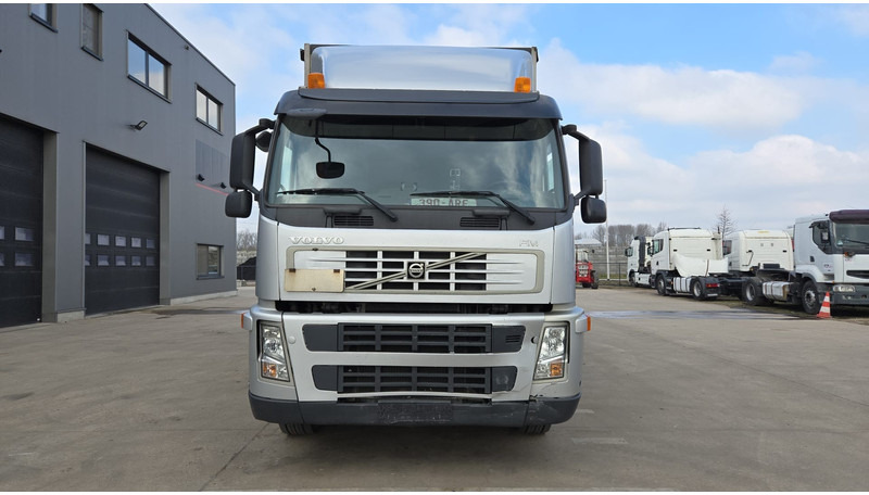 Volvo FM 400 (BELGIAN TRUCK / TECHNICAL TOP CONDITION !! / 6X2 / LIFT / EURO 5) - Ponyvás teherautó: 2 kép. Volvo FM 400 (BELGIAN TRUCK / TECHNICAL TOP CONDITION !! / 6X2 / LIFT / EURO 5) - Ponyvás teherautó: 2 kép.