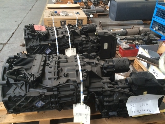 ZF 12 As-tronic - Sebességváltó - Alvaz teherautó: 1 kép. ZF 12 As-tronic - Sebességváltó - Alvaz teherautó: 1 kép.