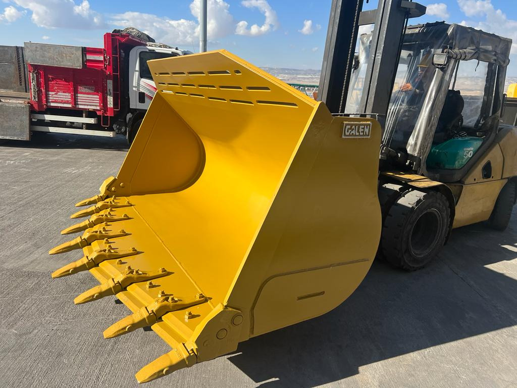 CATERPILLAR 950 Heavy Duty Bucket - Rakodókanál - Gumikerekes homlokrakodó: 4 kép. CATERPILLAR 950 Heavy Duty Bucket - Rakodókanál - Gumikerekes homlokrakodó: 4 kép.