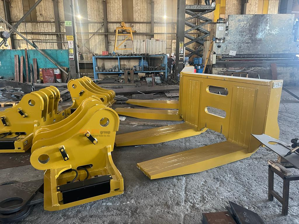 CATERPILLAR 988 Marble Attachments - Raklapvilla - Gumikerekes homlokrakodó: 5 kép. CATERPILLAR 988 Marble Attachments - Raklapvilla - Gumikerekes homlokrakodó: 5 kép.