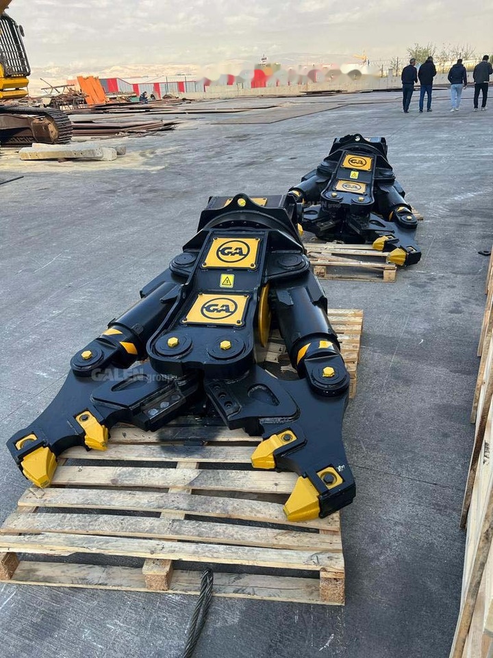 GALEN Demolition Shear - Roppantó olló - Bontó kotrógép: 2 kép. GALEN Demolition Shear - Roppantó olló - Bontó kotrógép: 2 kép.