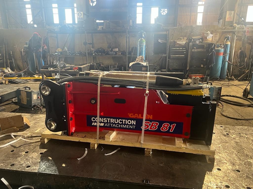GALEN Hydraulic Breaker - Hidraulikus törőfej - Minikotró: 3 kép. GALEN Hydraulic Breaker - Hidraulikus törőfej - Minikotró: 3 kép.