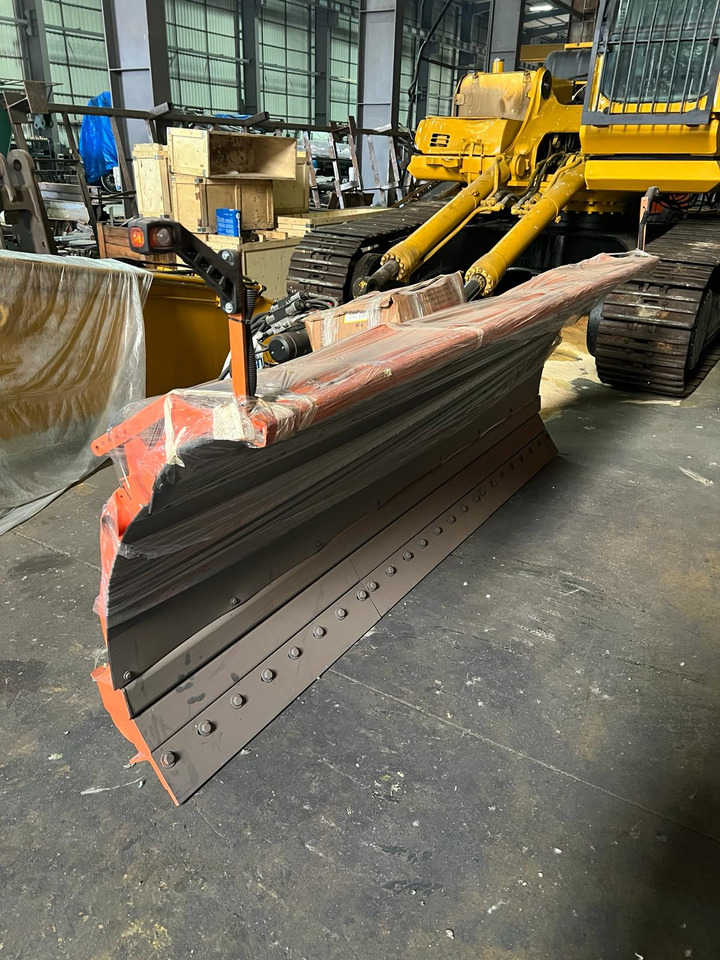 GALEN Snow Blade for Trucks - Hóeke - Teherautó: 1 kép. GALEN Snow Blade for Trucks - Hóeke - Teherautó: 1 kép.