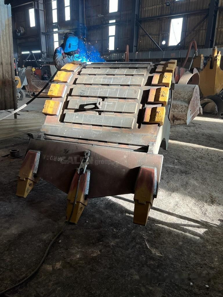 Galen MARBLE BUCKET(RIPPER BUCKET) - Kotró kanál: 4 kép. Galen MARBLE BUCKET(RIPPER BUCKET) - Kotró kanál: 4 kép.