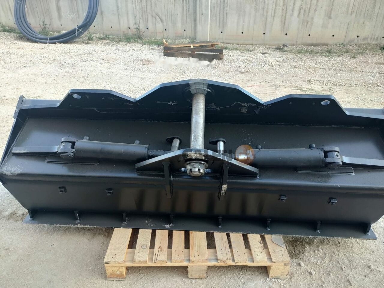 Galen OQ65 Tilt Bucket - Kotró kanál: 4 kép. Galen OQ65 Tilt Bucket - Kotró kanál: 4 kép.